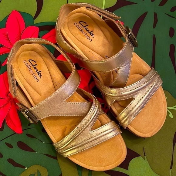 Brand New Clarks Genuine Leather Rose Gold Adjustable Brynn Step Sandals - Picture 15 of 15